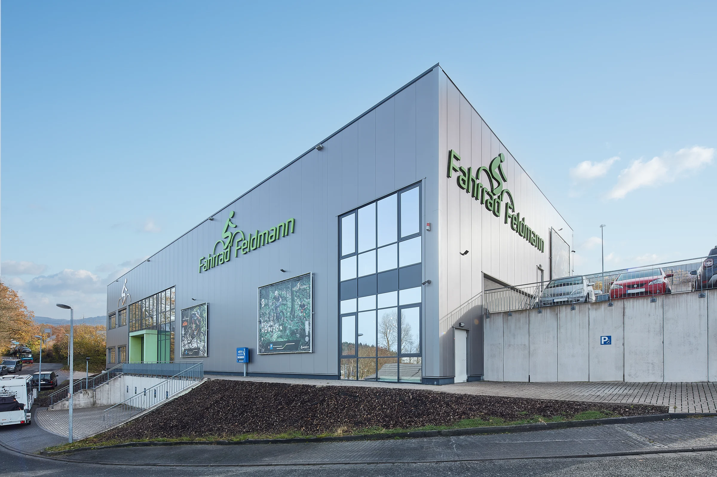 Gebäude von Fahrrad Feldmann in Olpe mit ausgeführtem Flachdach