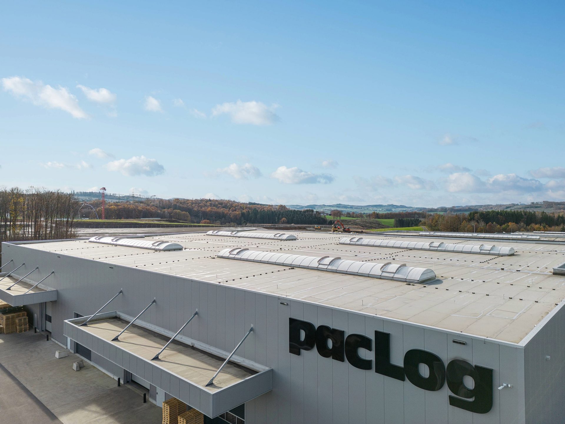 Dachfläche des Referenzprojekts Paclog in Olpe